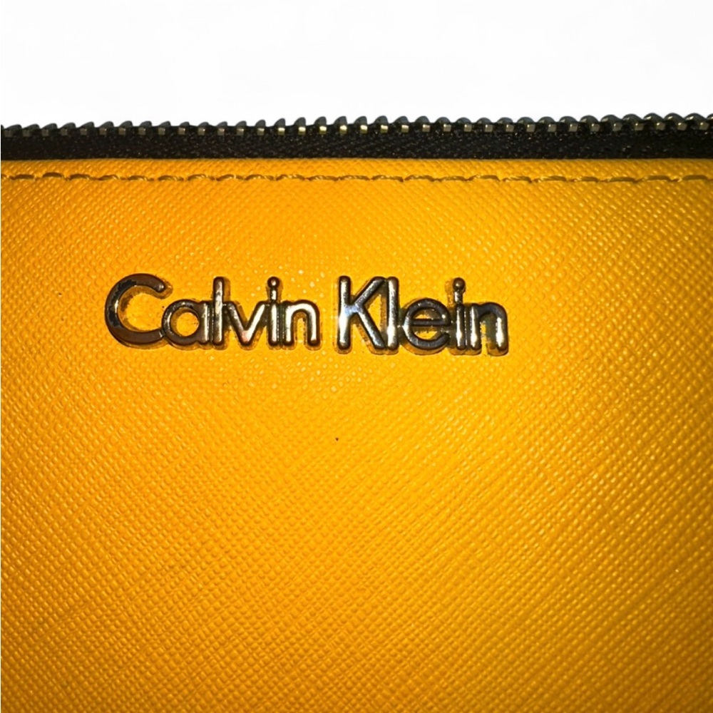 Calvin Klein‎ Vibrant Yellow Wallet - Picture 3 of 6